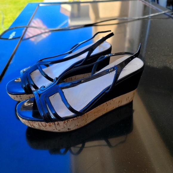 Wedge Heels - Picture 1 of 2